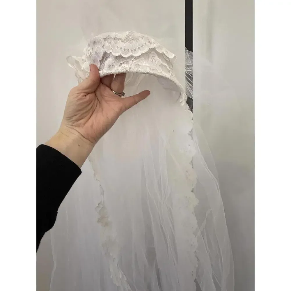 Very Long Vintage White Lace Trim Bridal Veil - Picture 12 of 14